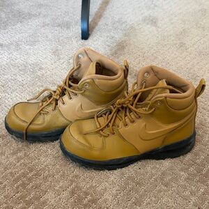 Nike lace up boots